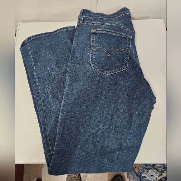 Levi's Denim - Levis 725 High Rise Bootcut Dark Wash Jeans!